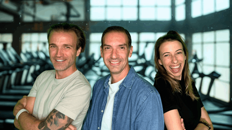 Teamfoto vom Alpha Aura Gründerteam mit Lazo, Dimitrios und Tina